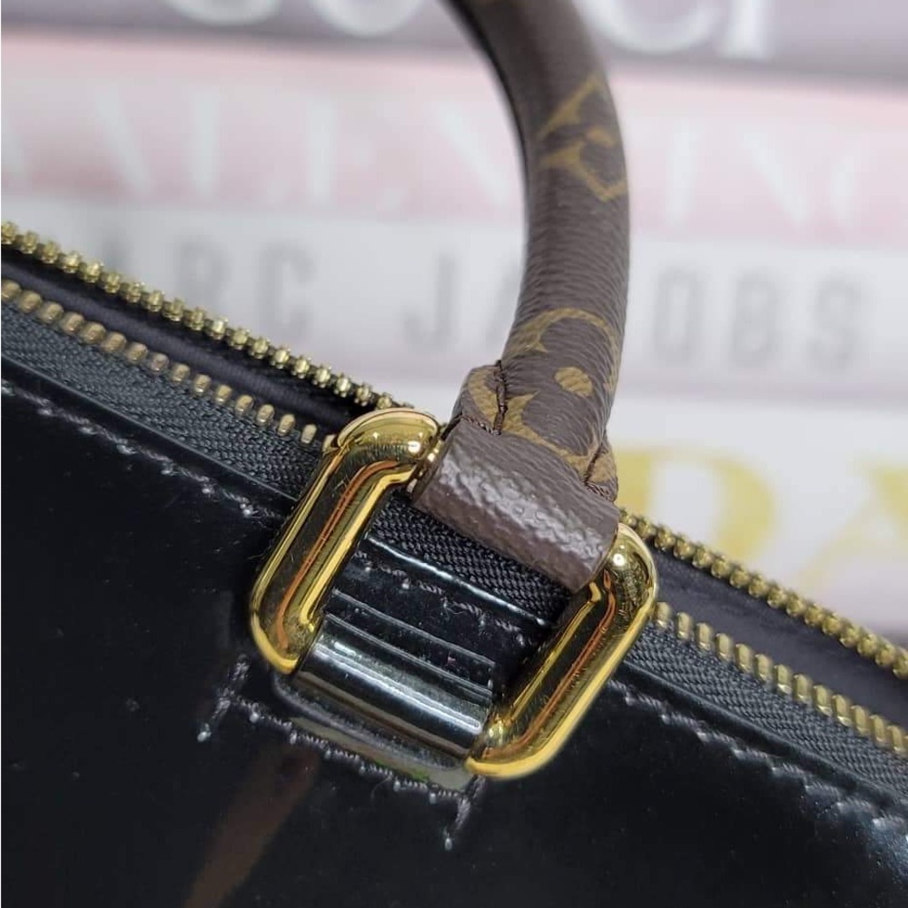 Louis Vuitton Handbag - Picture 8 of 13